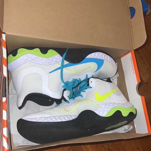 Nike WORN ONCE  Men’s size 11 Nike Renew Elevate. White light blue fury black - Picture 7 of 8